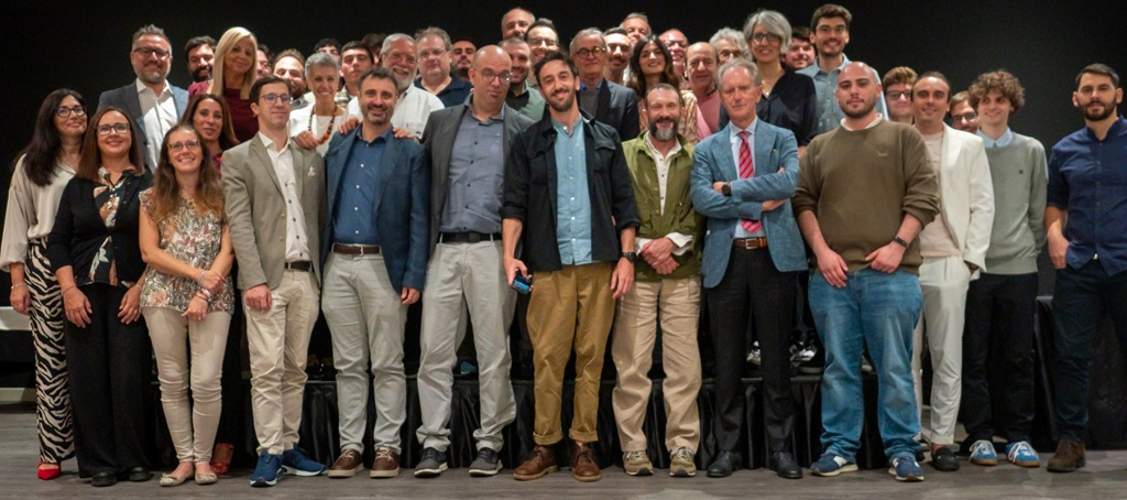 Make IT - foto di gruppo con logo