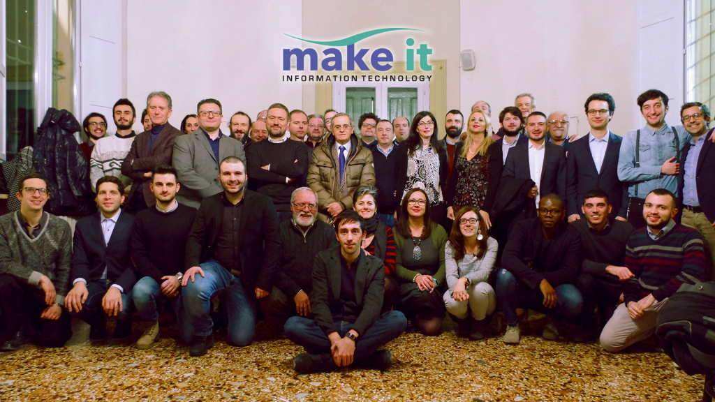 Make IT - foto di gruppo con logo